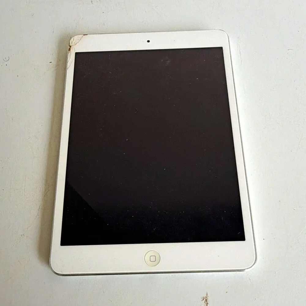 Apple iPad mini 16GB 7.9in Wi‑Fi A1489 Silver/White Tablet - screen cracked